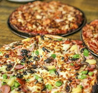 The cave wood fired pizza bar - Accommodation Mooloolaba
