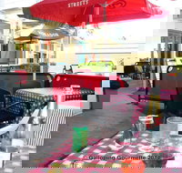 Funky Dory - Accommodation Mooloolaba