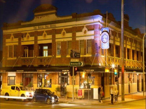 Royal Oak Hotel - Accommodation Mooloolaba 0