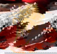 Shakey Tables - Accommodation Mooloolaba