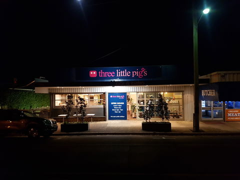 Three Little Pigs - Bar And Bistro - Accommodation Mooloolaba 0