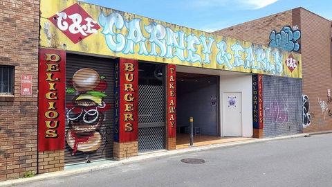 Carney & Earl's - Accommodation Mooloolaba 0
