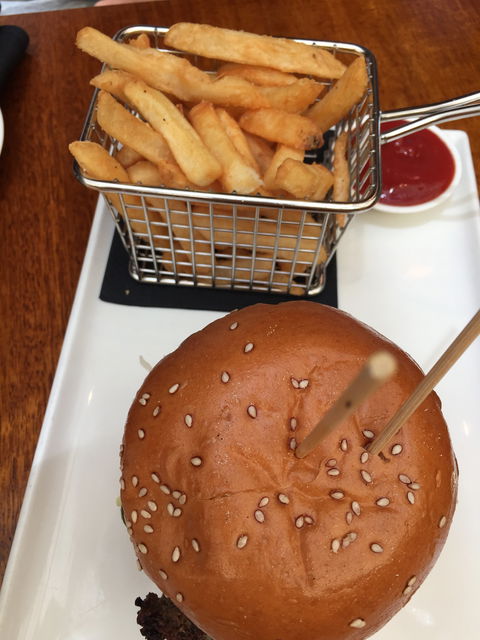 Adelphi Grill - Accommodation Mooloolaba 8