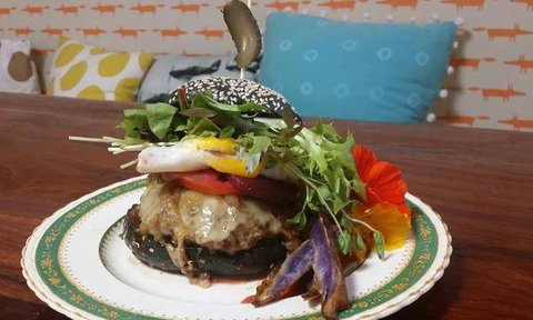 Mervyn Roy's - Accommodation Mooloolaba 7