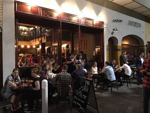 2nd & 6th - Accommodation Mooloolaba 0