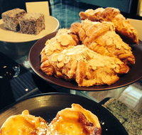 Red Silks - Accommodation Mooloolaba