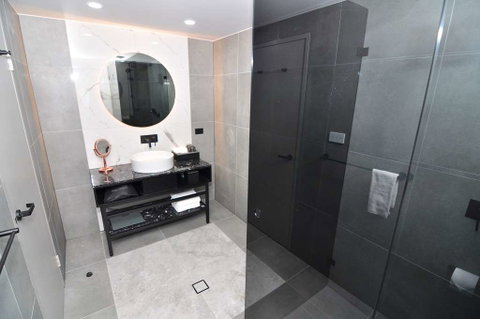 Deco Hotel - Accommodation Mooloolaba 2
