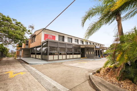 Camp Hill Hotel - Accommodation Mooloolaba 0