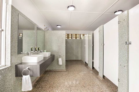 Camp Hill Hotel - Accommodation Mooloolaba 1