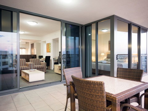 Oaks Aurora - Accommodation Mooloolaba 2