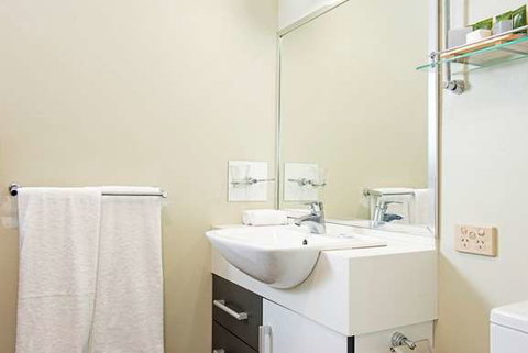 Mantra One Sandy Bay Road - Accommodation Mooloolaba 1
