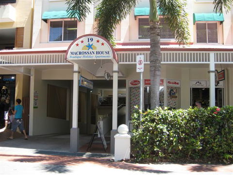 Macrossan House Boutique Holidays Apts - Accommodation Mooloolaba 1