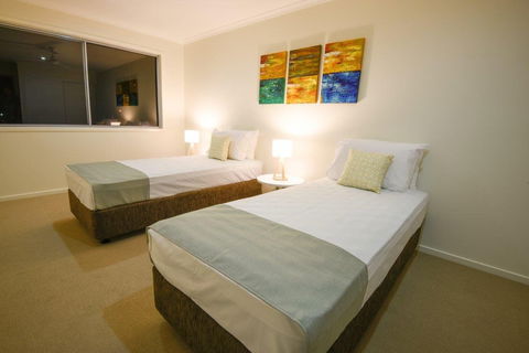 Direct Hotels - Breeze on Brightwater - Accommodation Mooloolaba 0