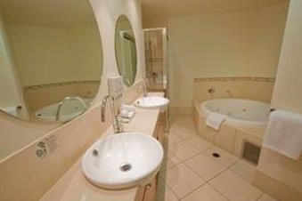 Piermonde Apartments, Cairns - Accommodation Mooloolaba 15