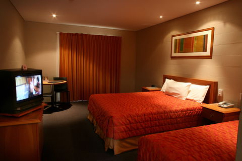 Outback Hotel & Lodge - Accommodation Mooloolaba 2