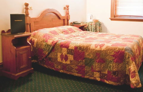 O'Malleys Hotel - Accommodation Mooloolaba 1