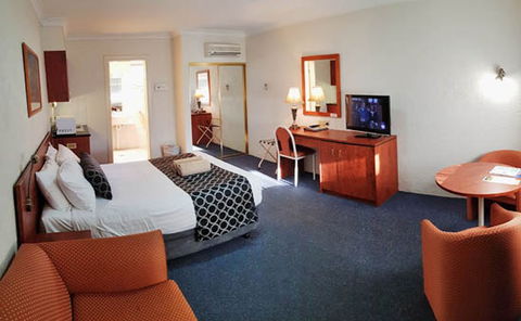 Amber Court Motor Inn - Accommodation Mooloolaba 1