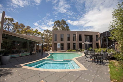 Dingley International Hotel - Accommodation Mooloolaba 1