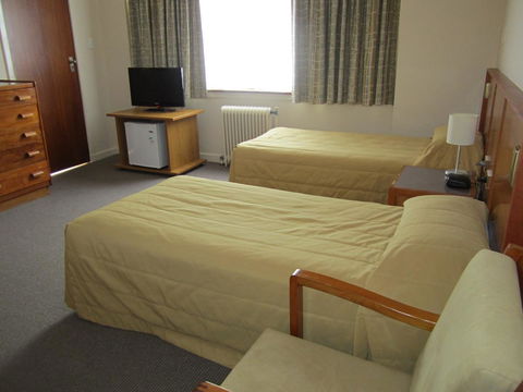 University House - ANU - Accommodation Mooloolaba 3