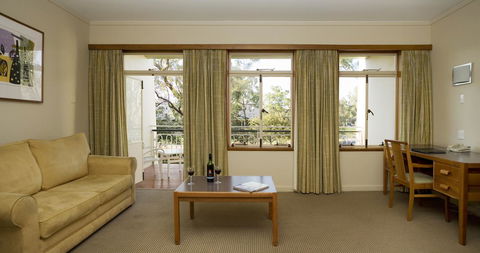 University House - ANU - Accommodation Mooloolaba 4