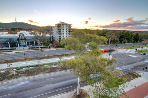 IQ Smart Apartments 704 Braddon ACT - Accommodation Mooloolaba 6