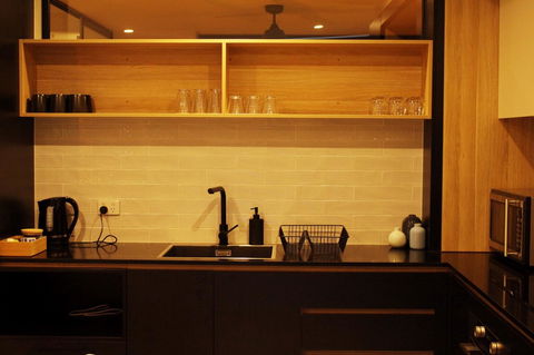 Stylish, Modern, Cute As A Button - Braddon CBD - Accommodation Mooloolaba 9