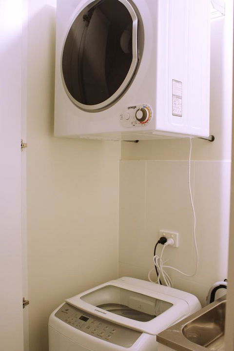 Stylish, Modern, Cute As A Button - Braddon CBD - Accommodation Mooloolaba 7