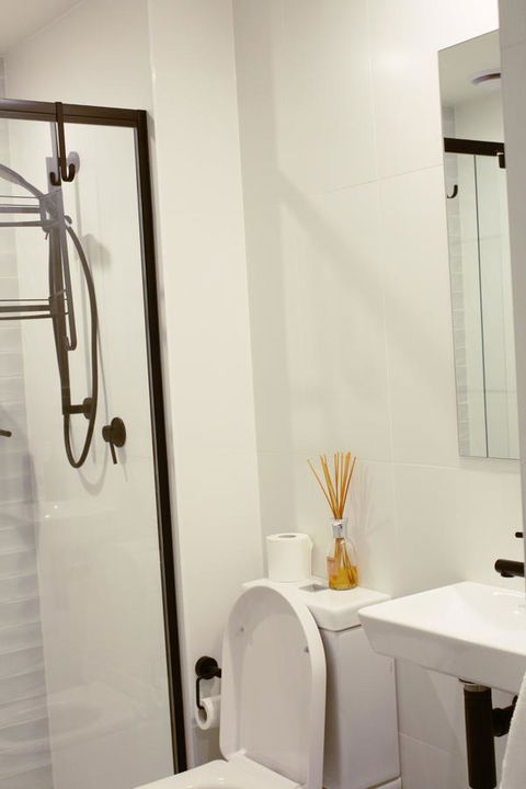 Stylish, Modern, Cute As A Button - Braddon CBD - Accommodation Mooloolaba 6