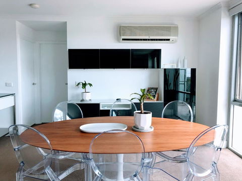 Staying Places - The Avenue - Accommodation Mooloolaba 0