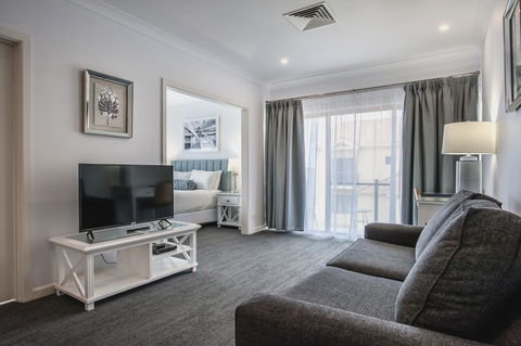 Marina Hotel - Accommodation Mooloolaba 9