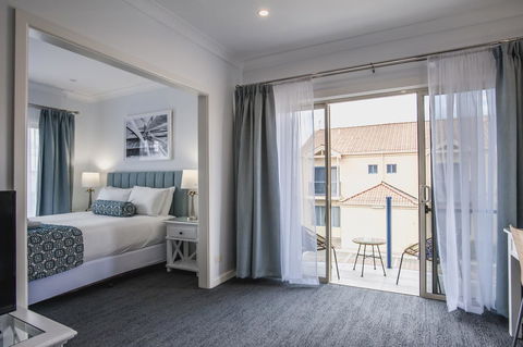 Marina Hotel - Accommodation Mooloolaba 8