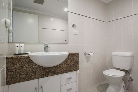 Marina Hotel - Accommodation Mooloolaba 13