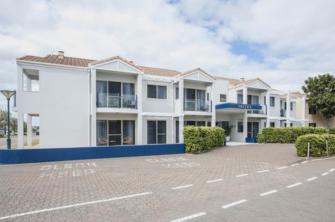 Marina Hotel - Accommodation Mooloolaba 19