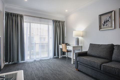 Marina Hotel - Accommodation Mooloolaba 3