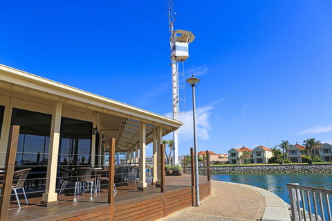 Marina Hotel - Accommodation Mooloolaba 36
