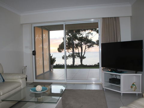 Mollymook Beach Waterfront - Accommodation Mooloolaba 12