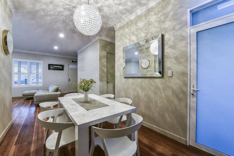 Aloha Central Luxury Apartments - Accommodation Mooloolaba 9