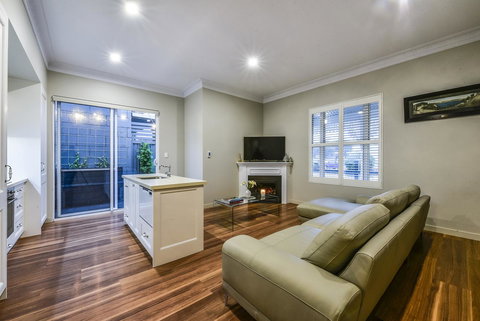 Aloha Central Luxury Apartments - Accommodation Mooloolaba 3