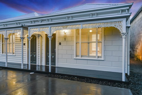Aloha Central Luxury Apartments - Accommodation Mooloolaba 1