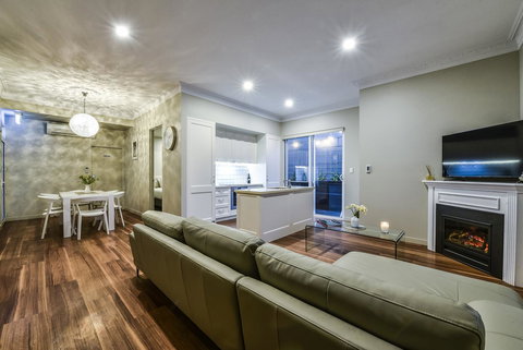 Aloha Central Luxury Apartments - Accommodation Mooloolaba 8