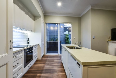 Aloha Central Luxury Apartments - Accommodation Mooloolaba 10