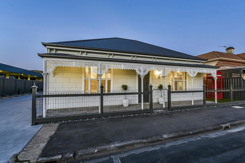 Aloha Central Luxury Apartments - Accommodation Mooloolaba 12