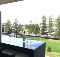 Beachside Luxury getaway in Glenelg - Accommodation Mooloolaba