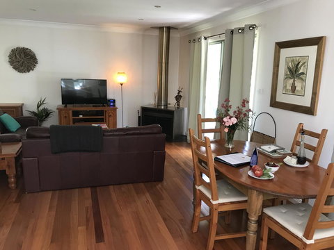 Ghost Hill Road Retreat - Accommodation Mooloolaba 6