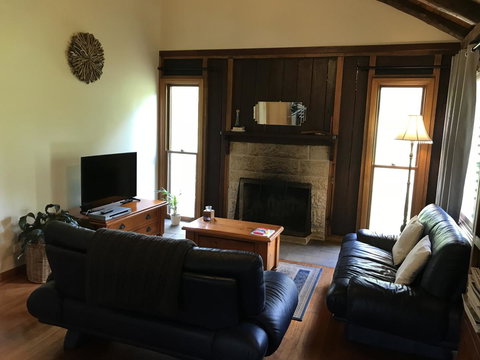 Ghost Hill Road Retreat - Accommodation Mooloolaba 3