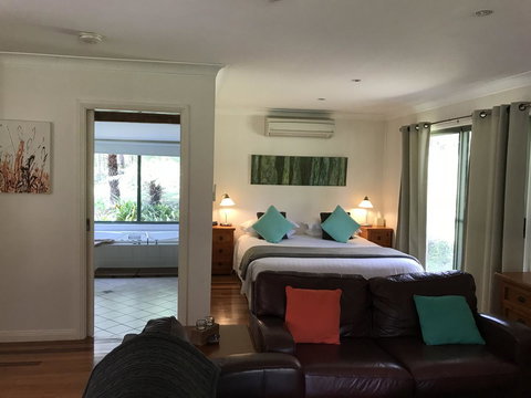 Ghost Hill Road Retreat - Accommodation Mooloolaba 5