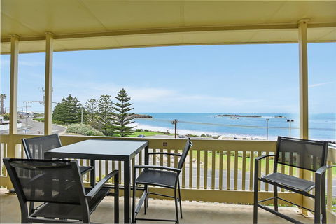 The Dolphins Beachfront Apartments - Accommodation Mooloolaba 9
