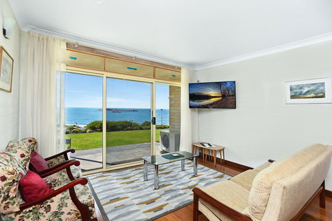 The Dolphins Beachfront Apartments - Accommodation Mooloolaba 7
