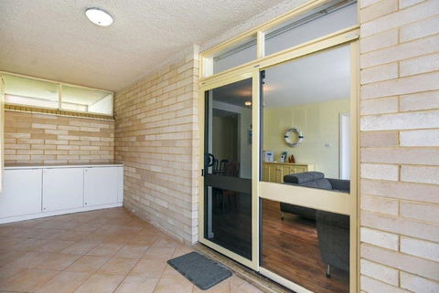 The Dolphins Beachfront Apartments - Accommodation Mooloolaba 3