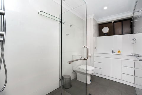The Dolphins Beachfront Apartments - Accommodation Mooloolaba 2